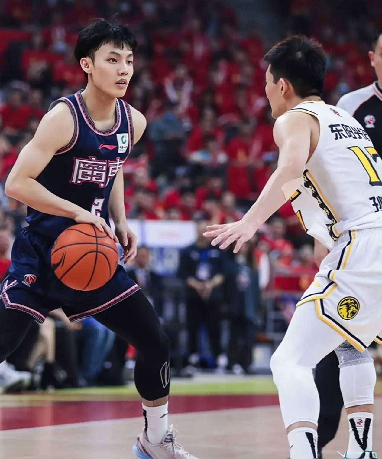 联赛深入角逐阶段，第一胜利关键，战绩斐然