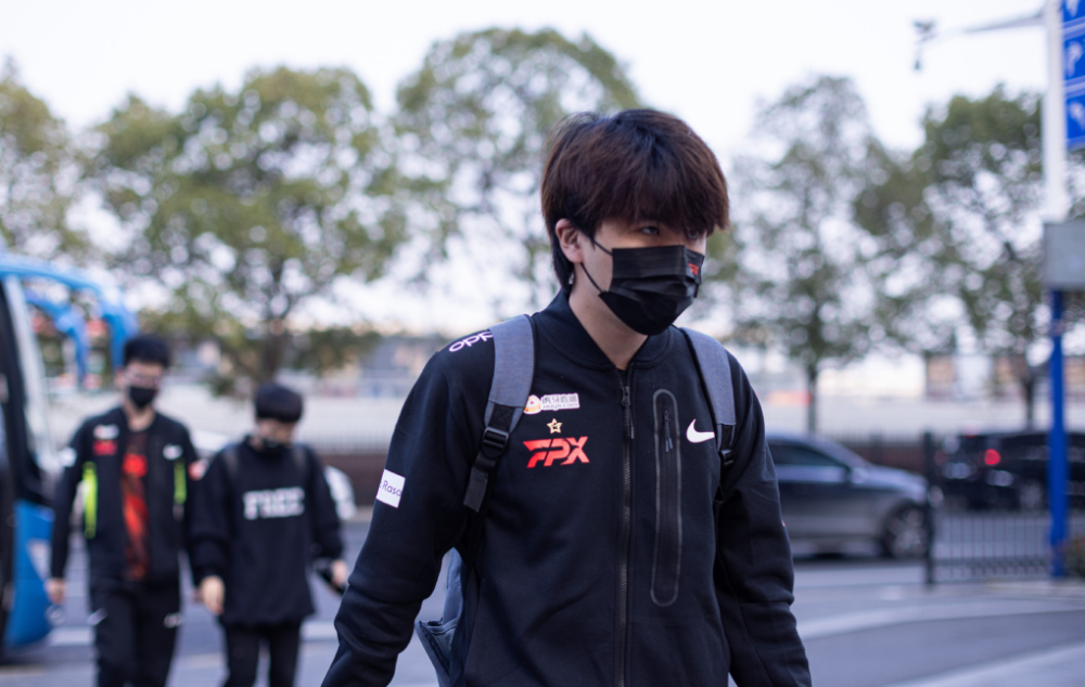 T1翻盘BLG,Clid开启传奇时刻强强对话八强赛,点燃全场激情 T1翻盘BLG,Clid开启传奇时刻强强对话八强赛,点燃全场激情