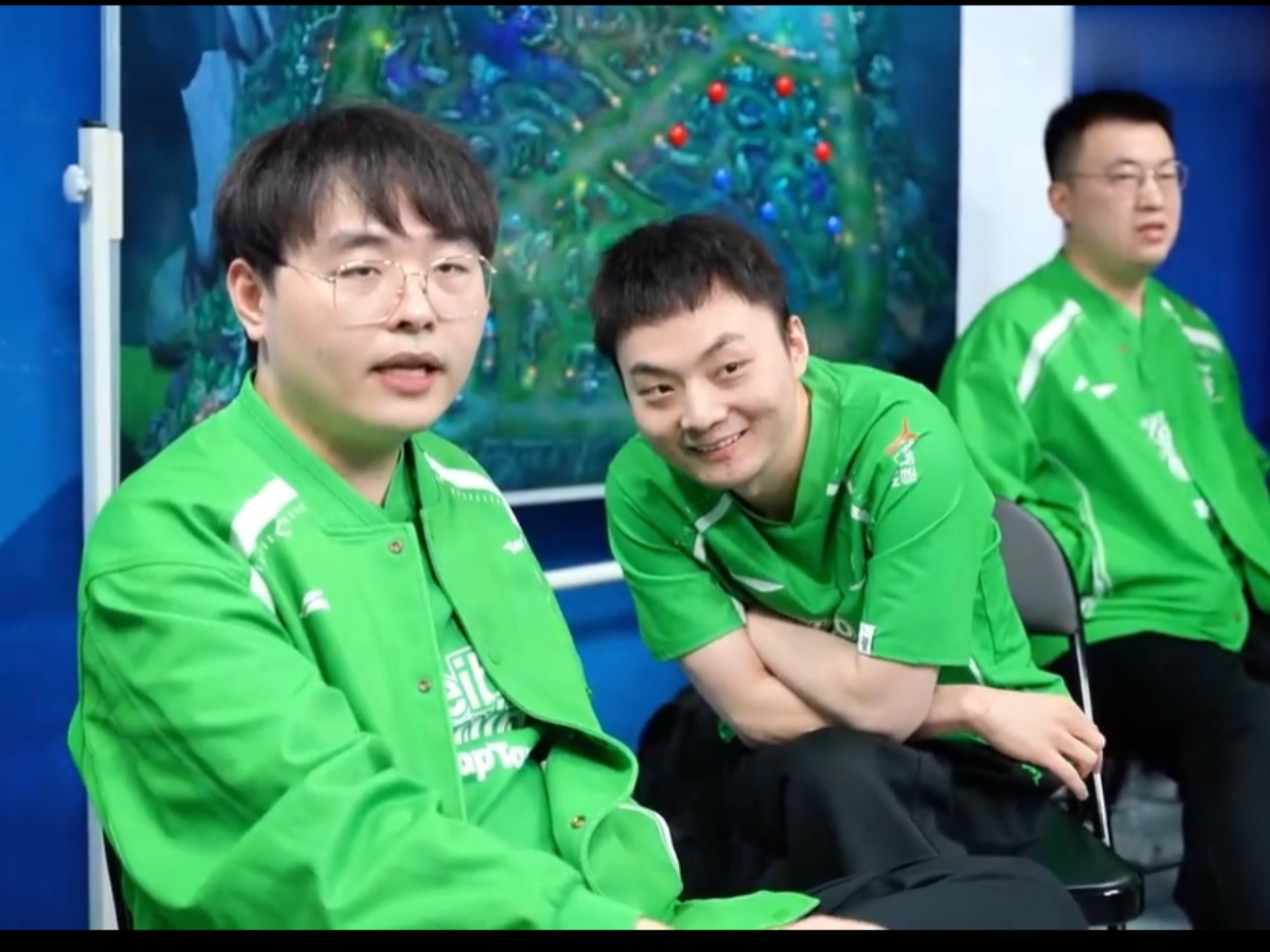 GEN碾压IG,Xiaohu团战一打五峡谷大战四强赛,点燃全场激情 GEN碾压IG,Xiaohu团战一打五峡谷大战四强赛,点燃全场激情