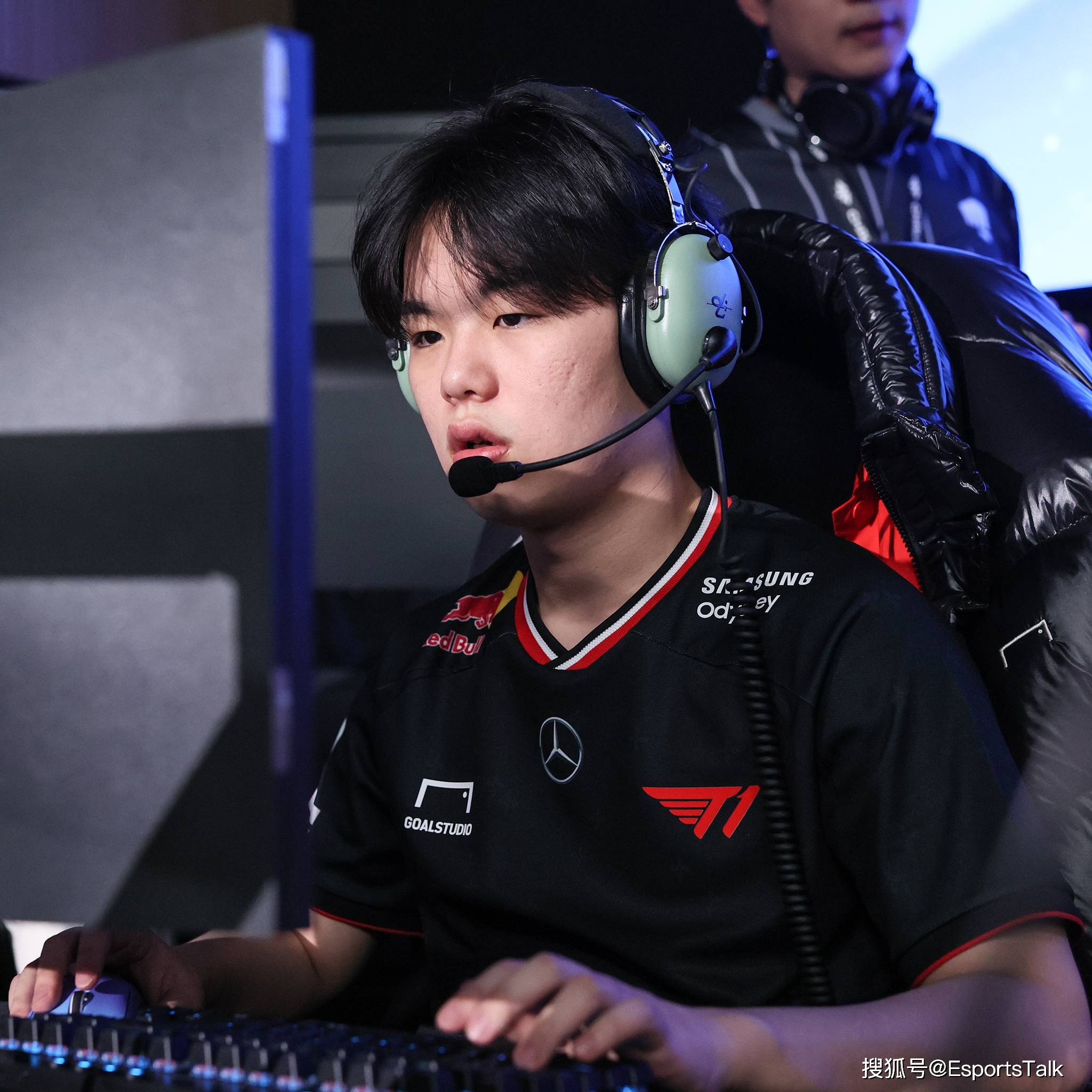 FNC横扫T1,ShowMaker单局斩获MVP鏖战多局2025世界赛,让粉丝疯狂欢呼的简单介绍 FNC横扫T1,ShowMaker单局斩获MVP鏖战多局2025世界赛,让粉丝疯狂欢呼的简单介绍